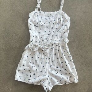 Hollister Floral Romper Size Small White Blue Tie Waist Summer Viscose